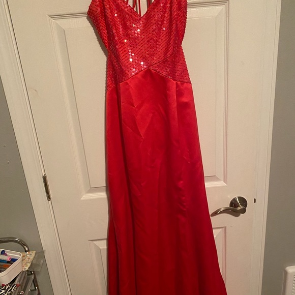 Red prom dress - Picture 1 of 4